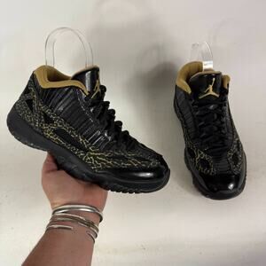 Jordan 11 Retro Low IE Basketball Sneakers Kids 7 Black Metallic Gold Lace-Up